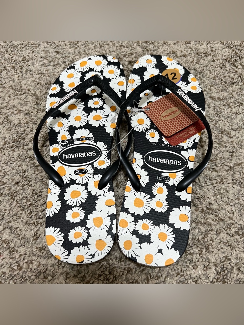 Havaianas Daisy Floral Flip Flops in Black, White & Yellow Size 11/12